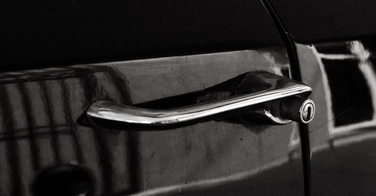 What a Professional Car Lockout Service Actually Does Differently — Pro Norfolk Locksmiths